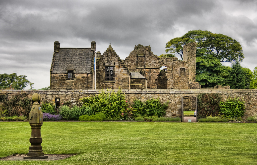 Aberdour castle from the castle gardens